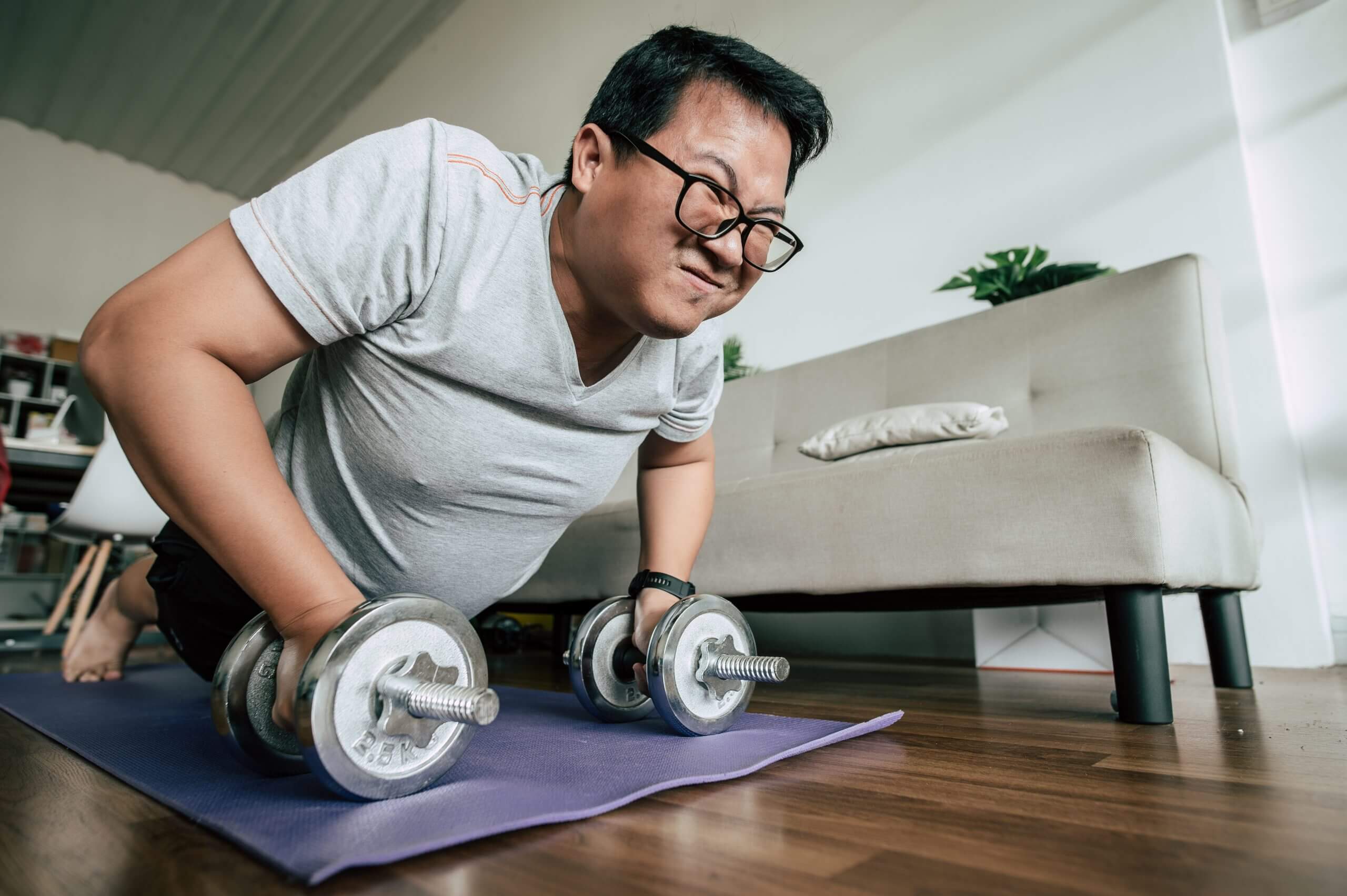 Funny fat man workout with dummbell